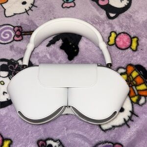 APPLE AIRPOD MAXES FIRST GENERATION